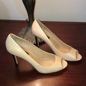 Ann Taylor Cream Scaled Heels